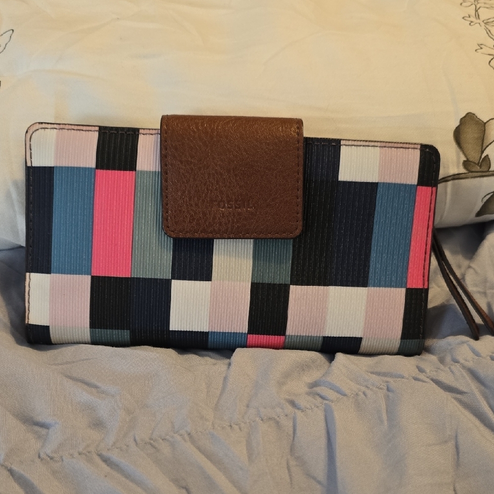 Fossil Women's Color Block Wallet with Brown Accent